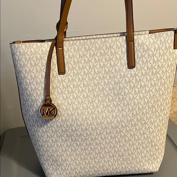 Michael Kors Cream and Tan Signature Tote - Picture 1 of 1